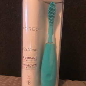 FOREO ISSA mini electric toothbrush